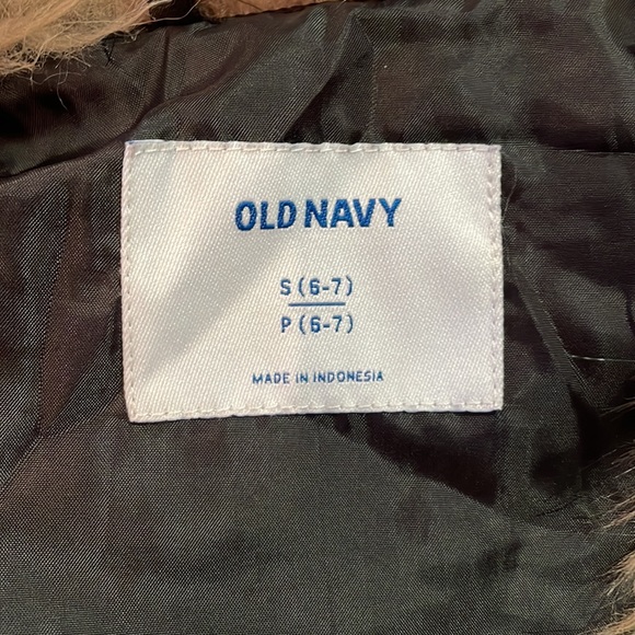 Old Navy Fur Like Vest size 6-7 youth - Picture 3 of 3